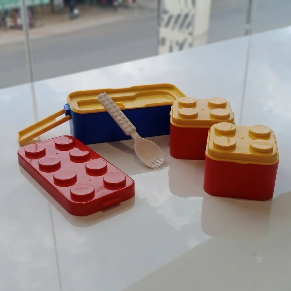 Building block style lunch box set designed for kids.